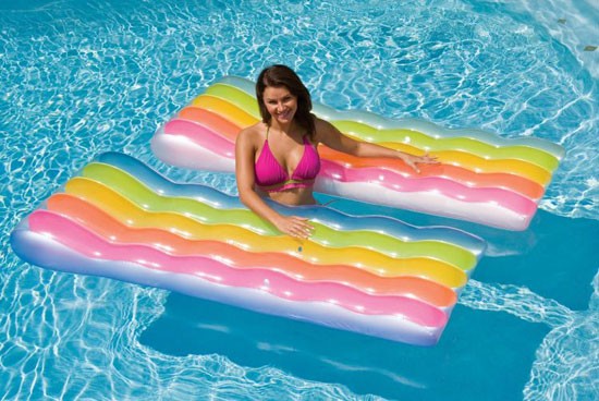 matelas-piece-piscine