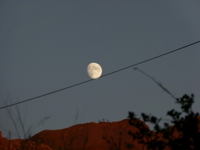 lune sur un fil illusion