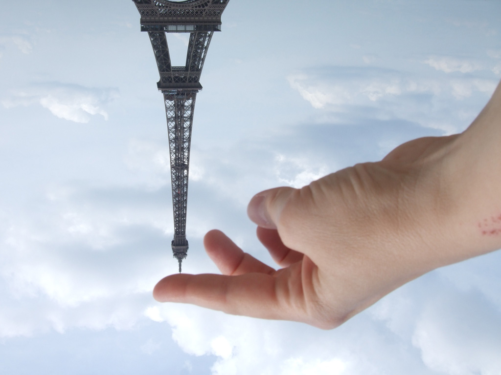 tour eiffel au bout du doigt